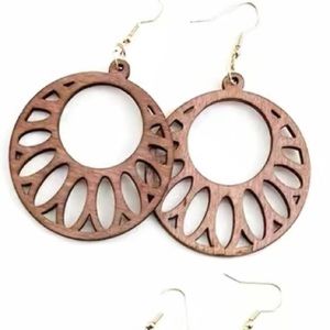 🩷 Fun & Funky boho-style earrings with wooden round shape 🩷 BRAND NEW